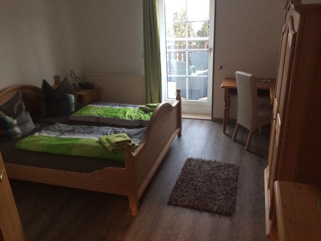 Pension Finkenschenke Gröditz Exteriör bild